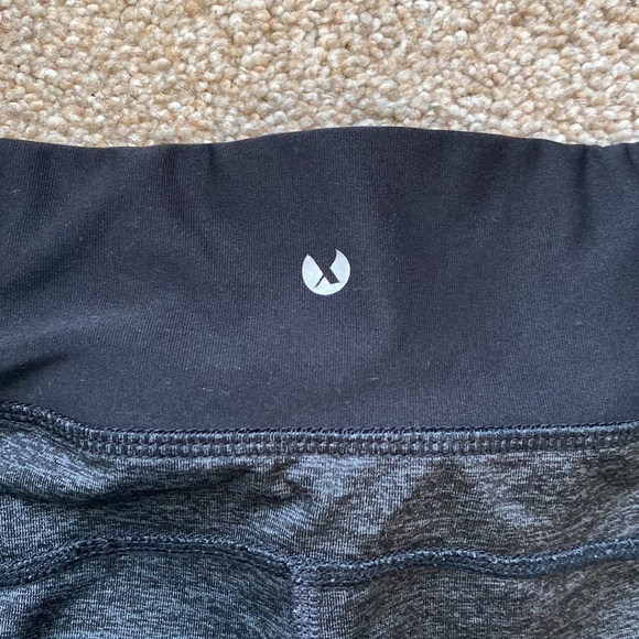 Womens Large Xersion workout capris in gray and black - Picture 6 of 6